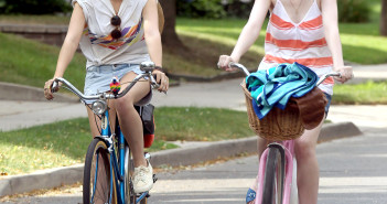 Very Good Girls trailer