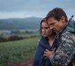 Louise Banks (Amy Adams) and Ian Donnelly (Jeremy Renner) in ARRIVAL